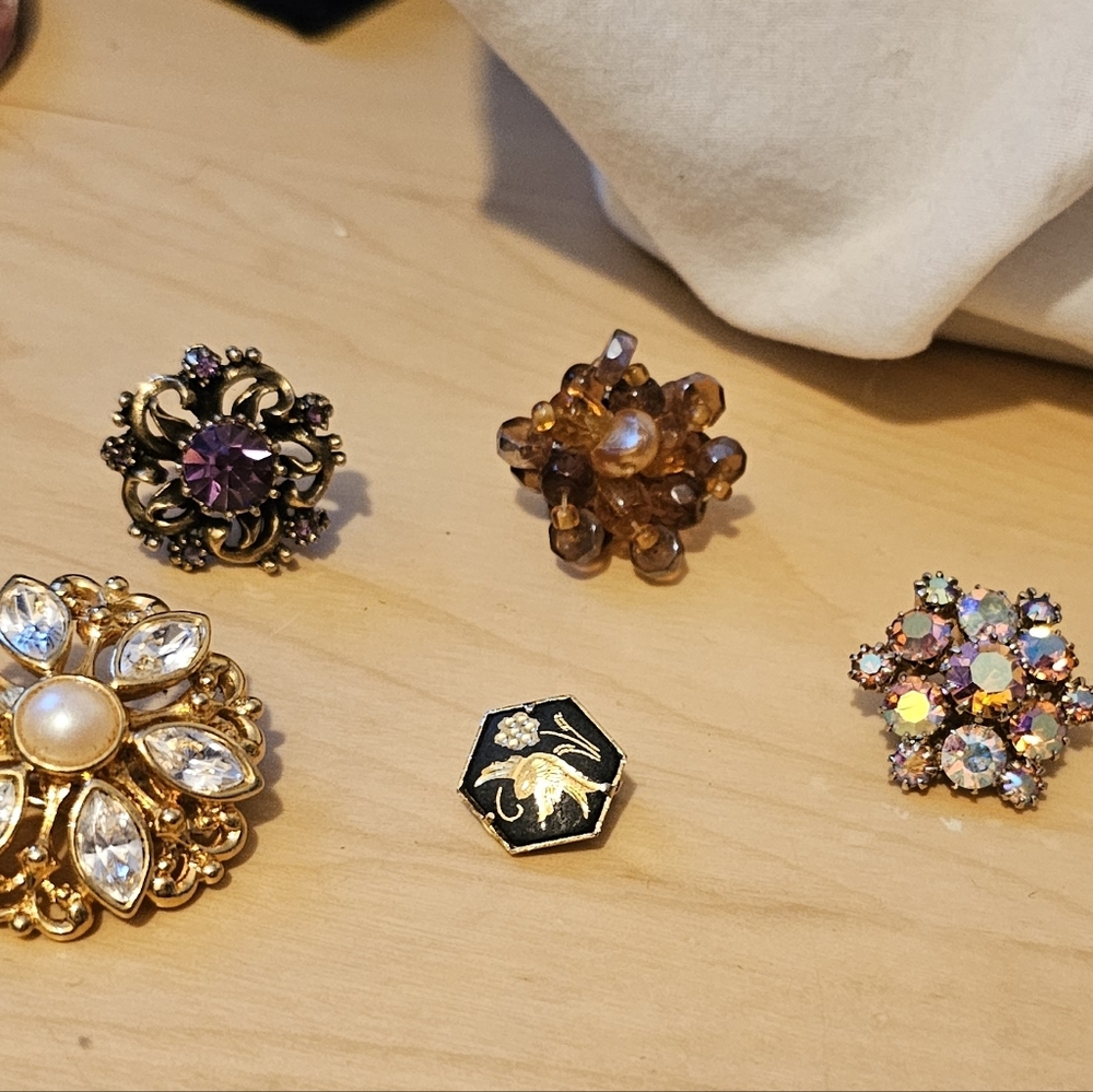 ISO orphan single earrings matches